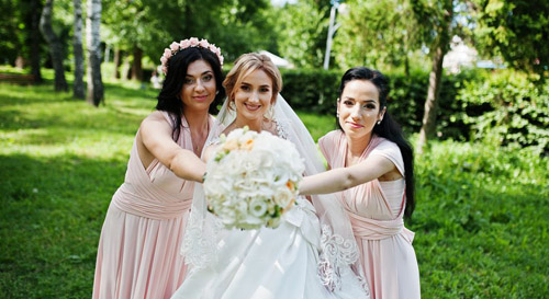 致閨蜜結(jié)婚的暖心句子，閨蜜結(jié)婚祝福語(yǔ)朋友圈