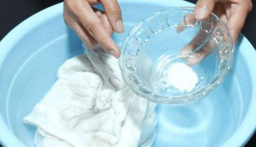 鐵銹弄到白衣服上怎么洗掉，衣服上有鐵銹怎么才能洗掉